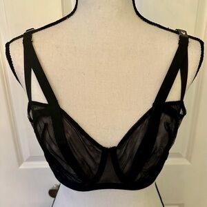 VICTORIA SECRET!!!NWT BLACK UNDERWIRE BRA WITH BACK HOOK AND EYE CLOSURE 36DD.